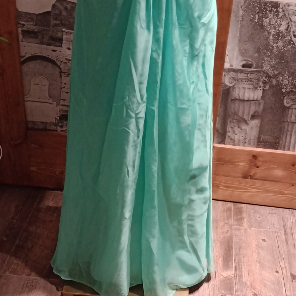 Prom dress - Picture 2 of 8